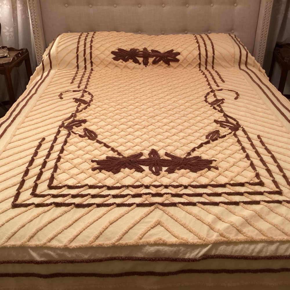 Vintage 1960s chenille full size bedspread